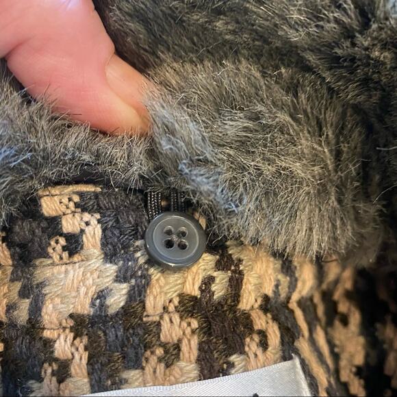 CAbi Houndstooth Wool Blend Faux Fur Collar Jacket Sz 4 - Picture 7 of 8